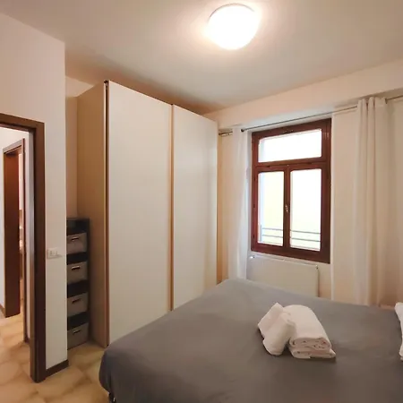 1Dest - Downtown Balcony & View-3